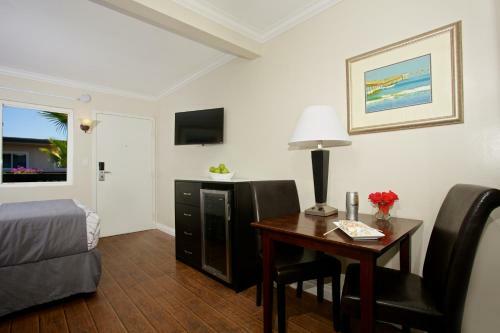Ocean Beach Hotel