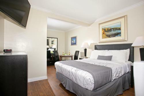 Ocean Beach Hotel