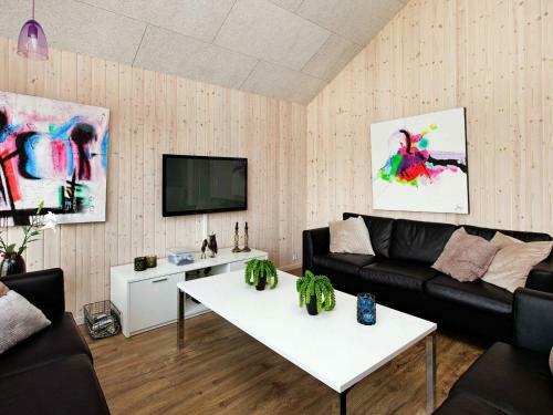 Six-bedroom Holiday Home In Bogense