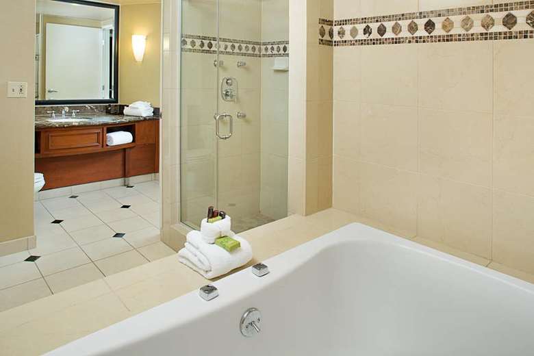 Hotel Embassy Suites By Hilton San Diego Bay Downtown