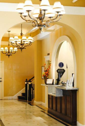 Hotel Grande Colonial La Jolla