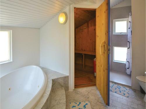 Four-bedroom Holiday Home In Ebeltoft