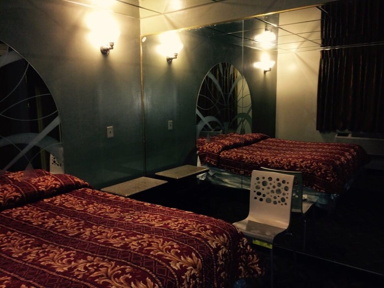 Crown Motel