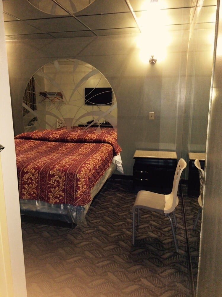 Crown Motel
