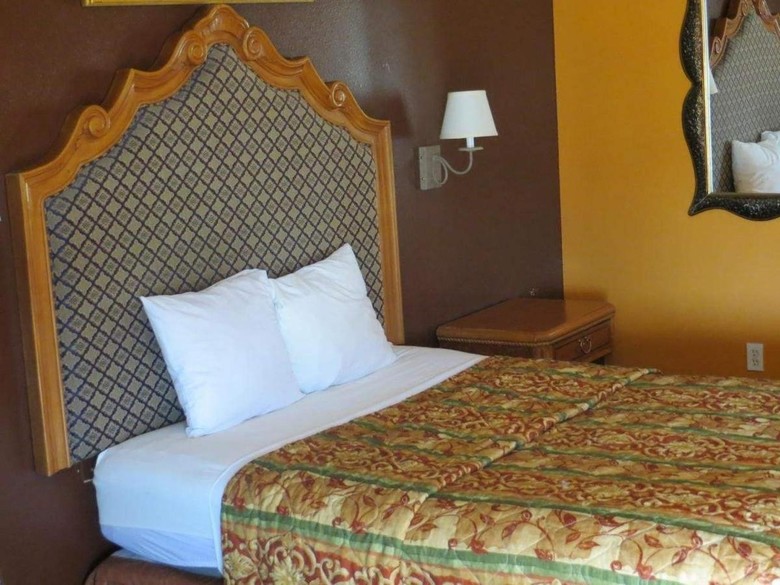 Crown Motel