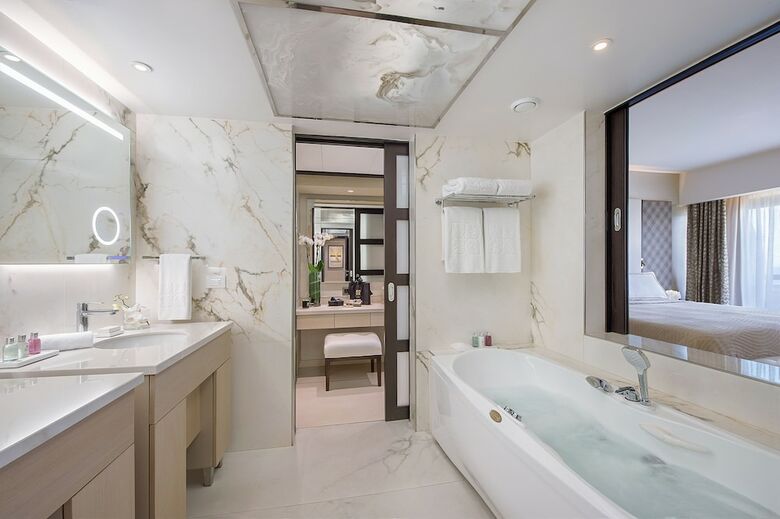 Four Seasons Hotel