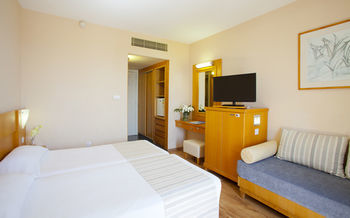 Hotel Louis Phaethon Beach