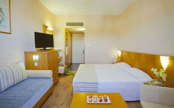 Hotel Louis Phaethon Beach