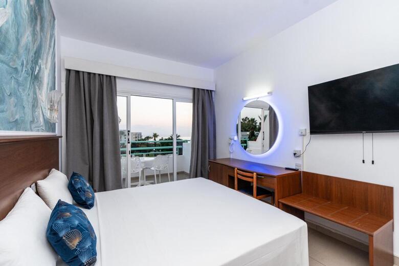 Hotel Adelais Bay