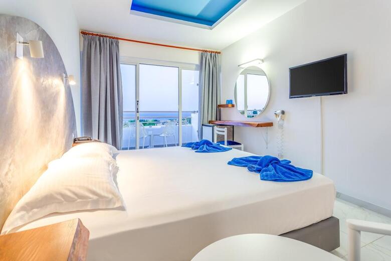 Hotel Adelais Bay