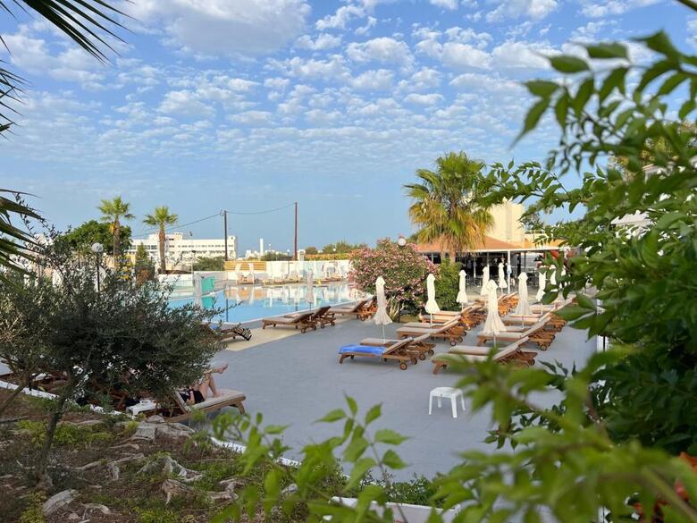 Hotel Adelais Bay