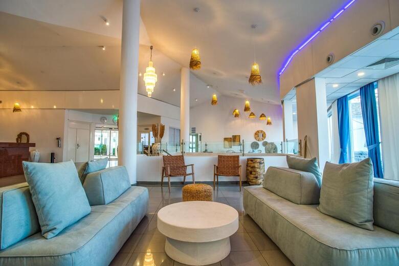 Hotel Adelais Bay