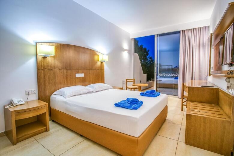 Hotel Adelais Bay