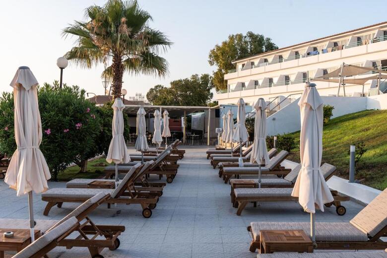 Hotel Adelais Bay