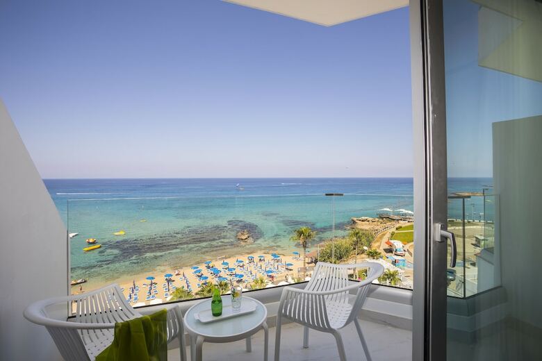 Hotel Silver Sands(.)