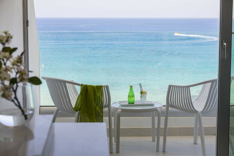 Hotel Silver Sands(.)