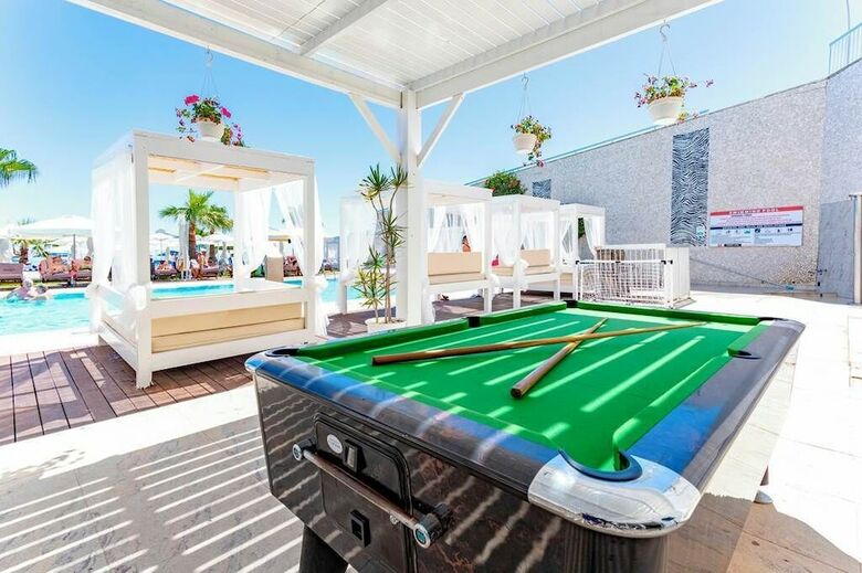 Hotel Silver Sands(.)