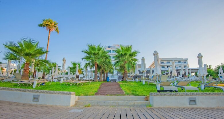 Hotel Silver Sands(.)