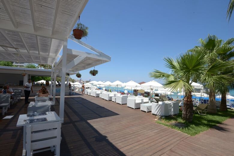 Hotel Silver Sands(.)