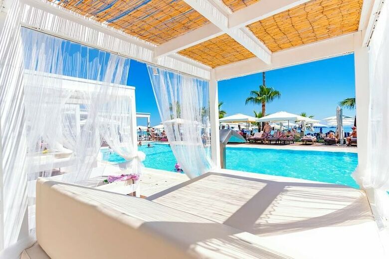 Hotel Silver Sands(.)
