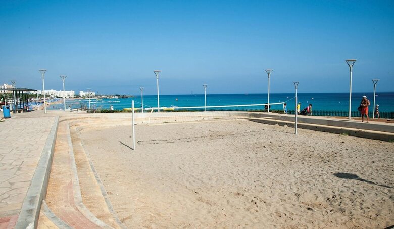 Hotel Silver Sands(.)