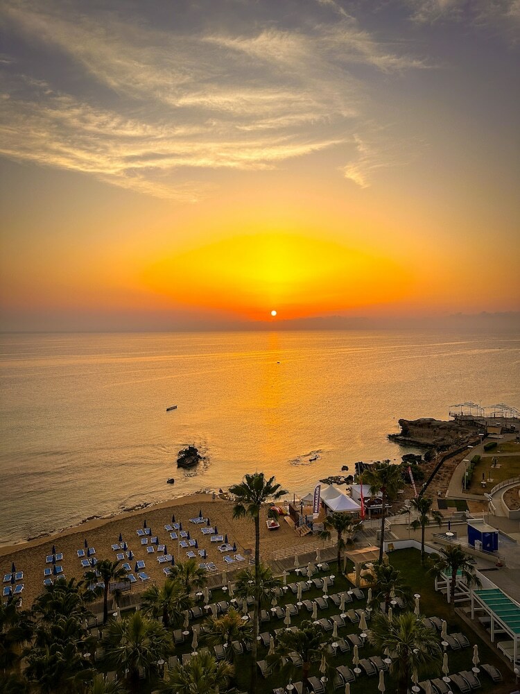 Hotel Silver Sands(.)