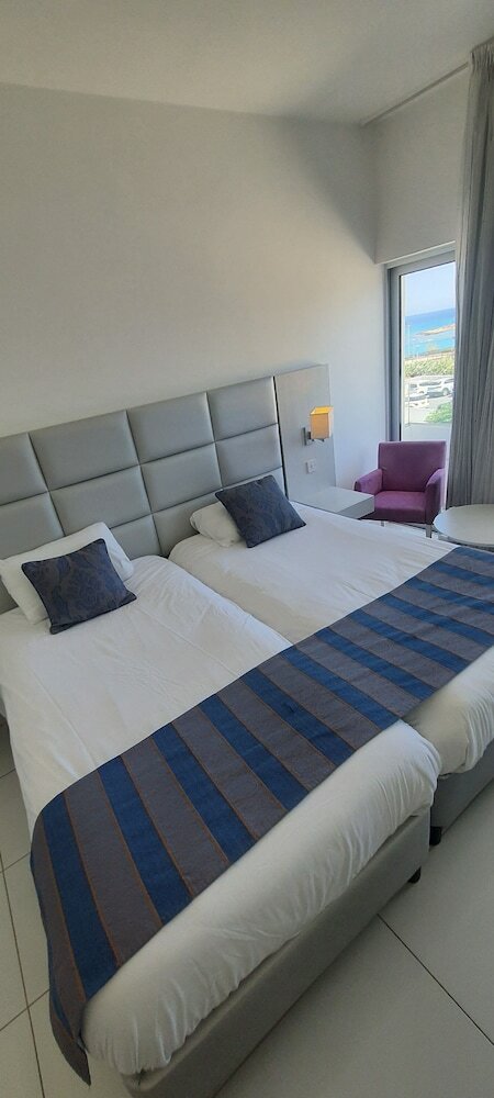 Hotel Silver Sands(.)