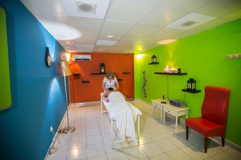 Tsokkos Beach Hotel (.)