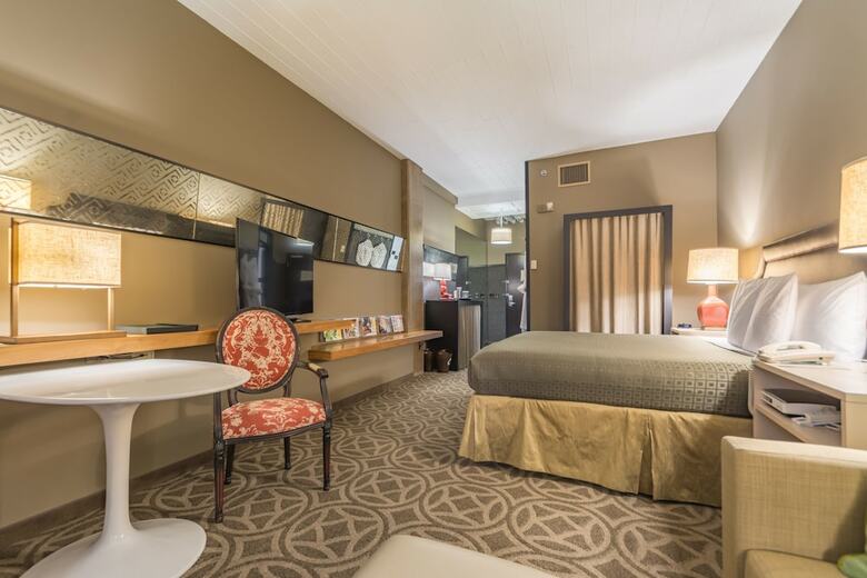 Proximity Hotel