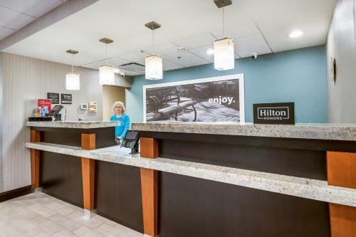 Hotel Hampton Inn West