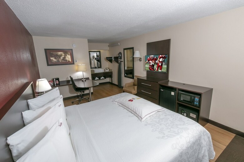 Hotel Red Roof Plus+ Columbus - The Ohio State University