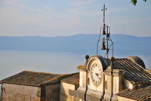 Apartamento In Front Of The Lake, A Step From Rome!