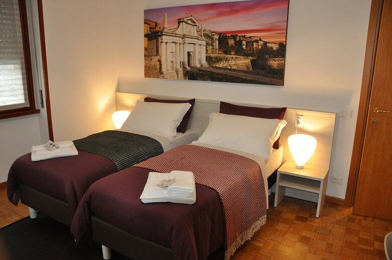Hostal Citywalls Guest House Bergamo