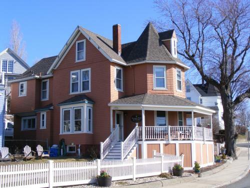 Harrington House Bed & Breakfast