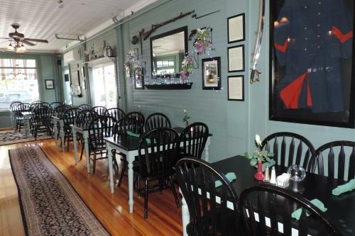 Posada Drydock Cafe & Inn