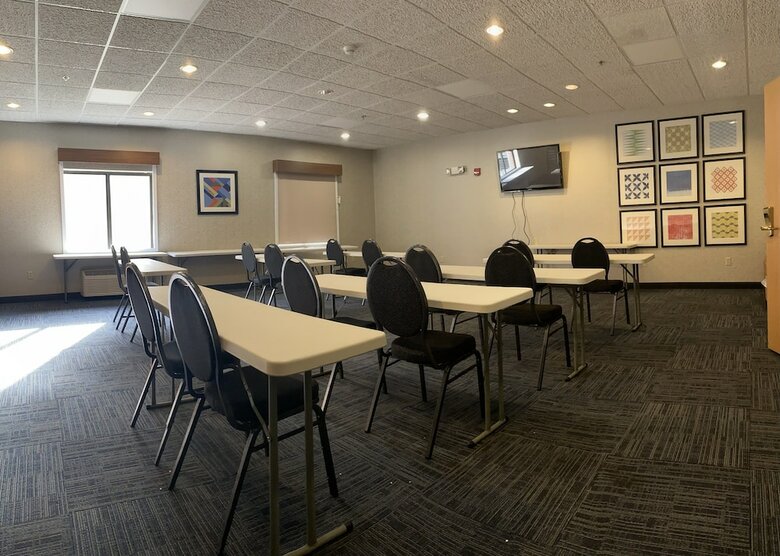 Holiday Inn Express Hotel & Suites Logansport