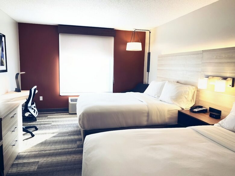 Holiday Inn Express Hotel & Suites Logansport