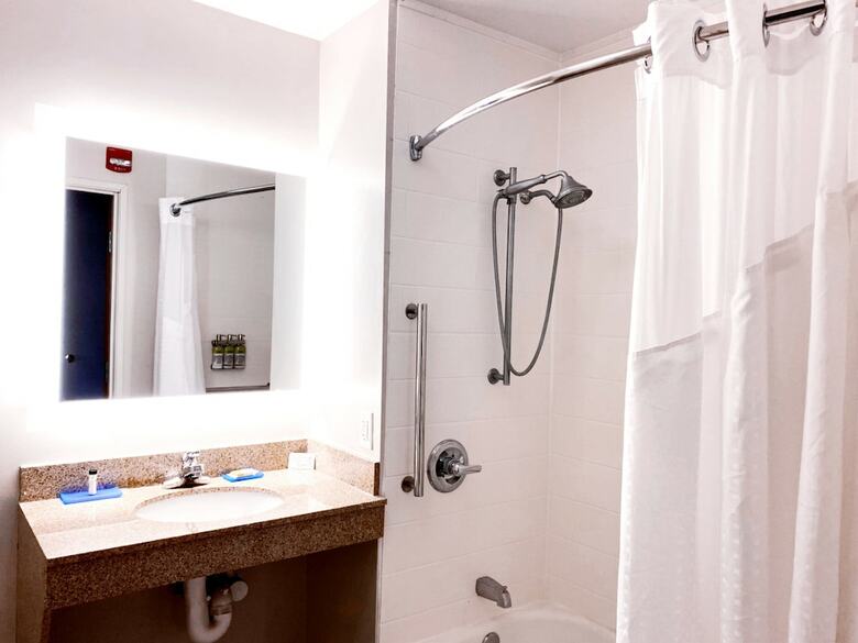 Holiday Inn Express Hotel & Suites Logansport