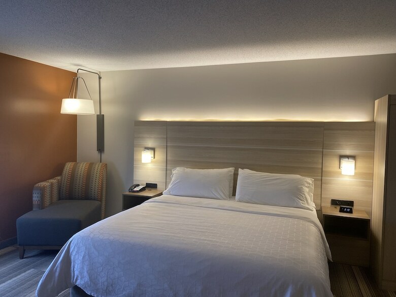 Holiday Inn Express Hotel & Suites Logansport