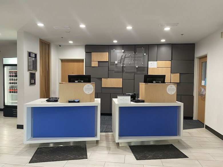Holiday Inn Express Hotel & Suites Logansport