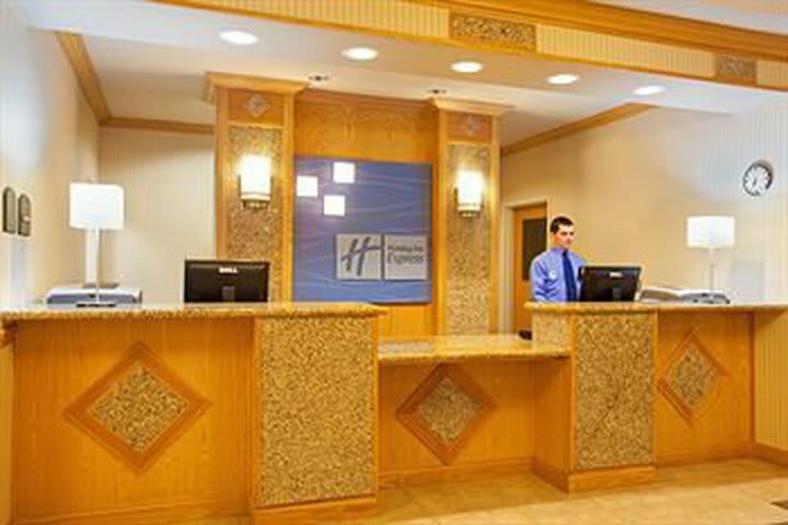 Holiday Inn Express Hotel & Suites Logansport