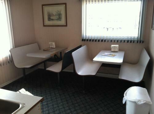 Brooks Motel