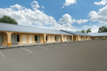 Hotel Regency Inn And Suites