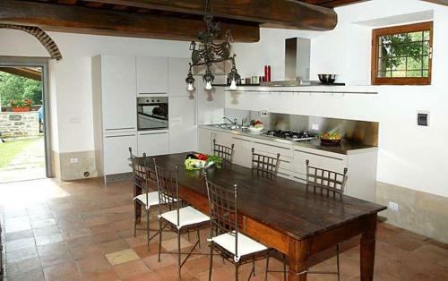 Castel Focognano Villa Sleeps 13 Pool Wifi