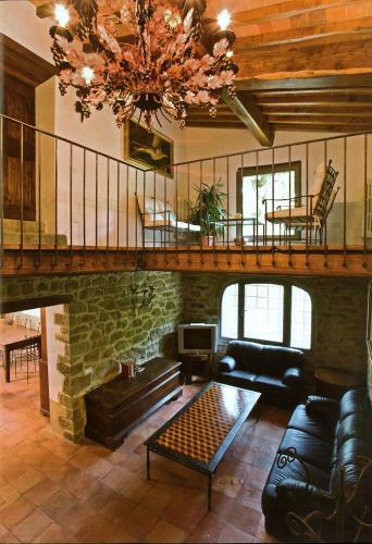 Castel Focognano Villa Sleeps 13 Pool Wifi
