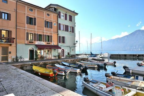 Apartment Castel�t