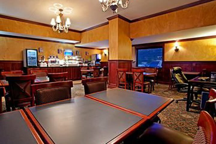 Holiday Inn Express Hotel Pittsburgh-north/harmarville