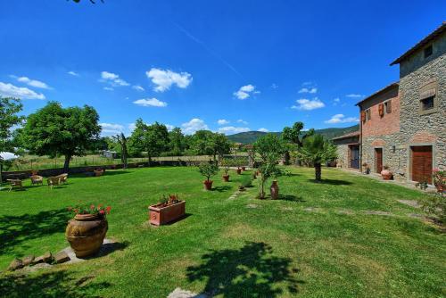 Cortona Apartment Sleeps 18 Pool Air Con Wifi