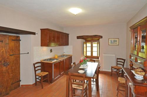 Cortona Apartment Sleeps 18 Pool Air Con Wifi