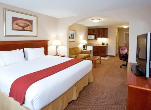 Holiday Inn Express Hotel & Suites Grand Blanc